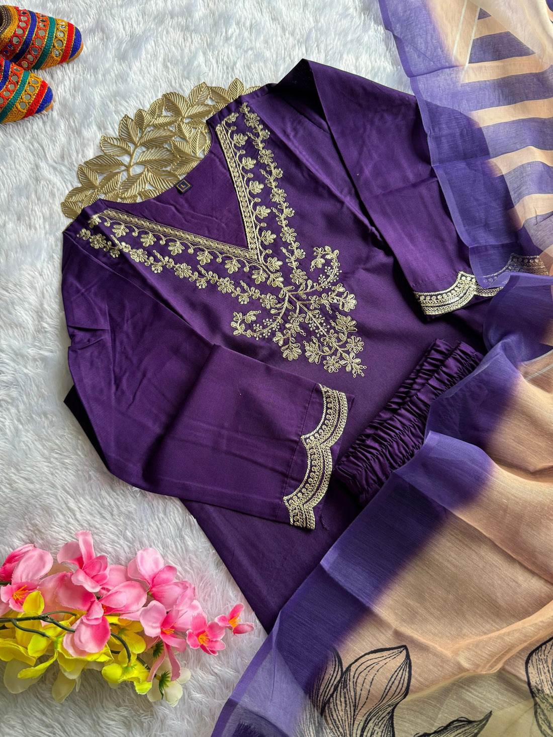 Floral Grace Embroidered Kurti Pant Dupatta Se