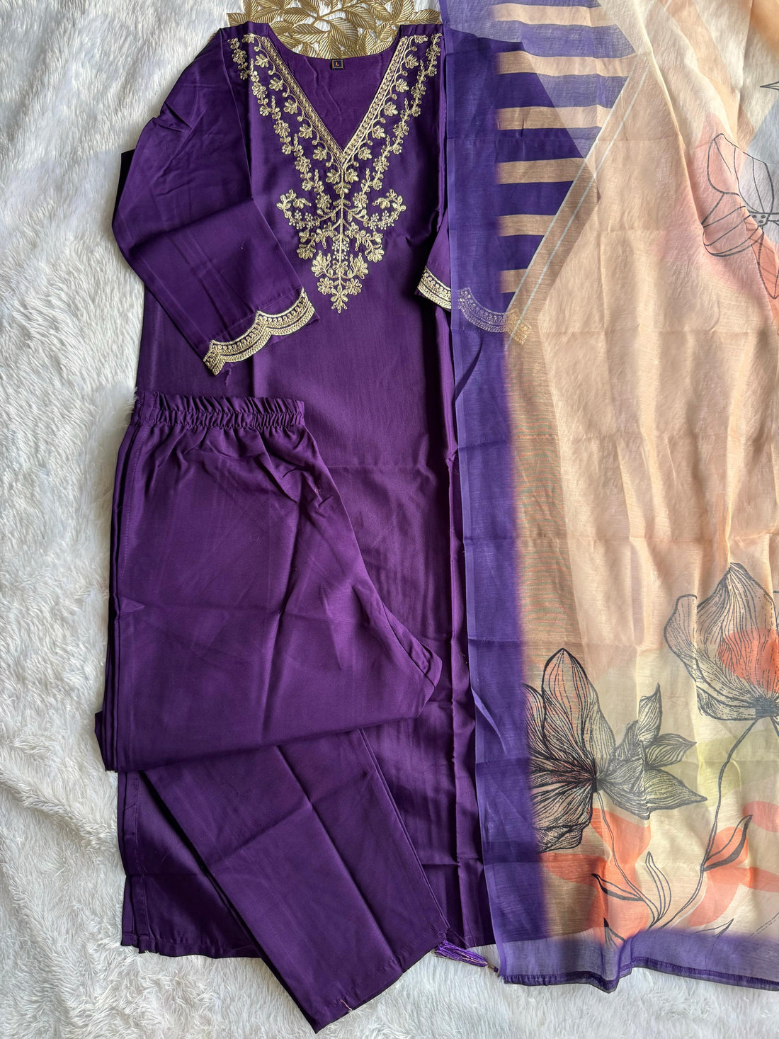 Floral Grace Embroidered Kurti Pant Dupatta Se
