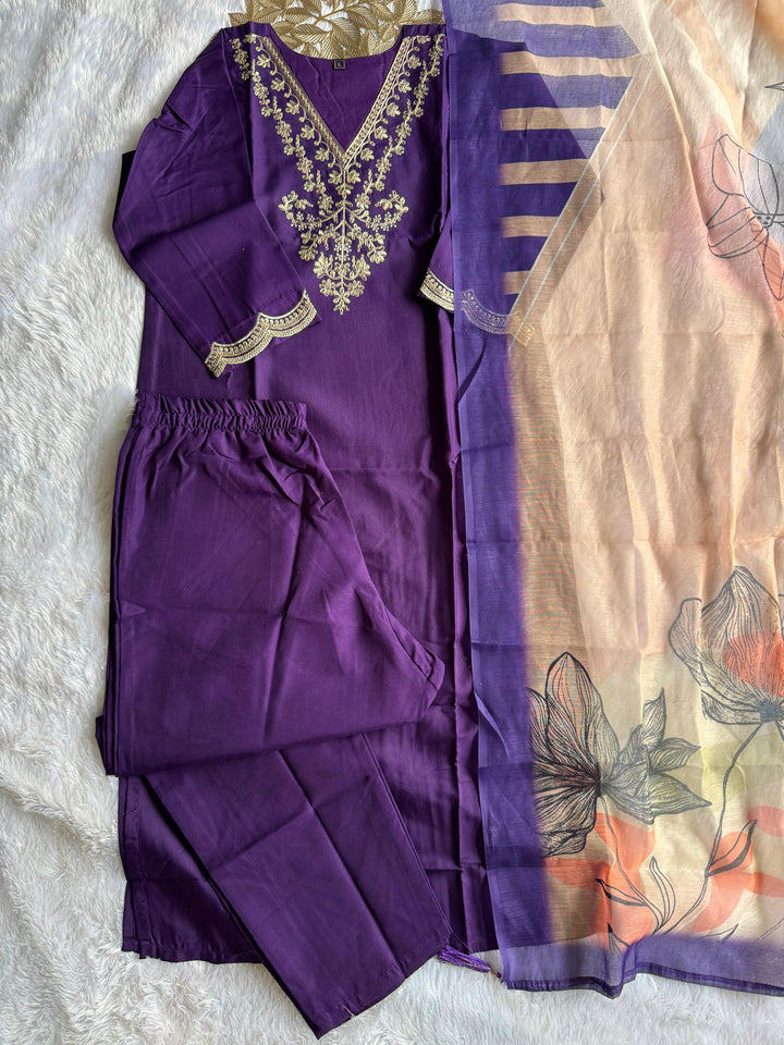 Floral Grace Embroidered Kurti Pant Dupatta Se