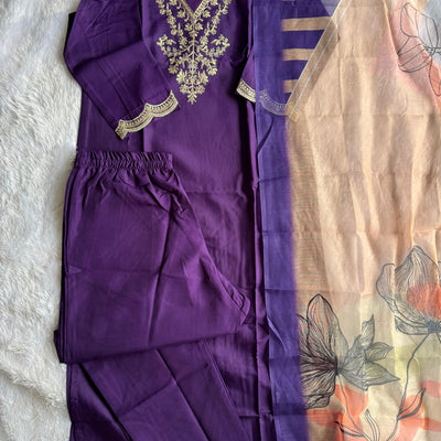 Floral Grace Embroidered Kurti Pant Dupatta Se